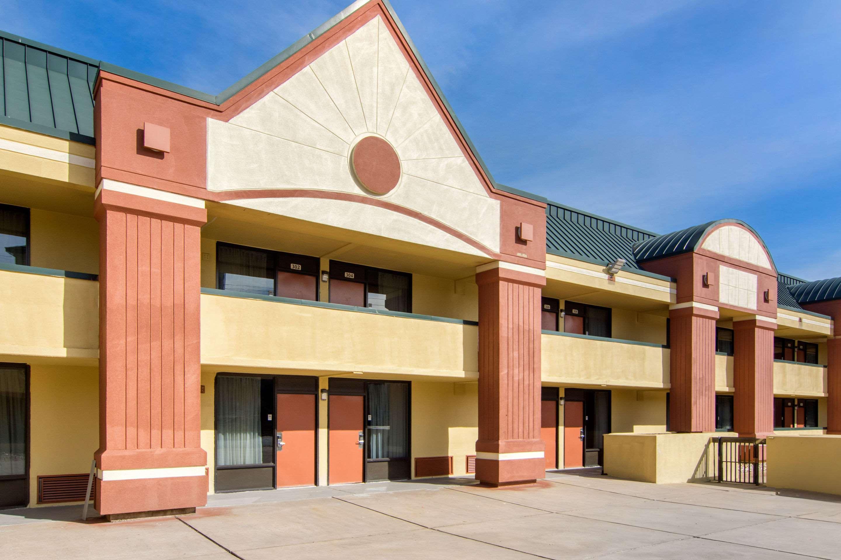 Suburban Studios Macon Esterno foto